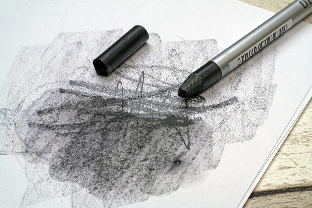 https://www.artsupplies.co.uk/blog/wp-content/uploads/2020/09/Derwent-Graphitone-water-soluble-solid-graphite-sticks-used-with-water.jpg